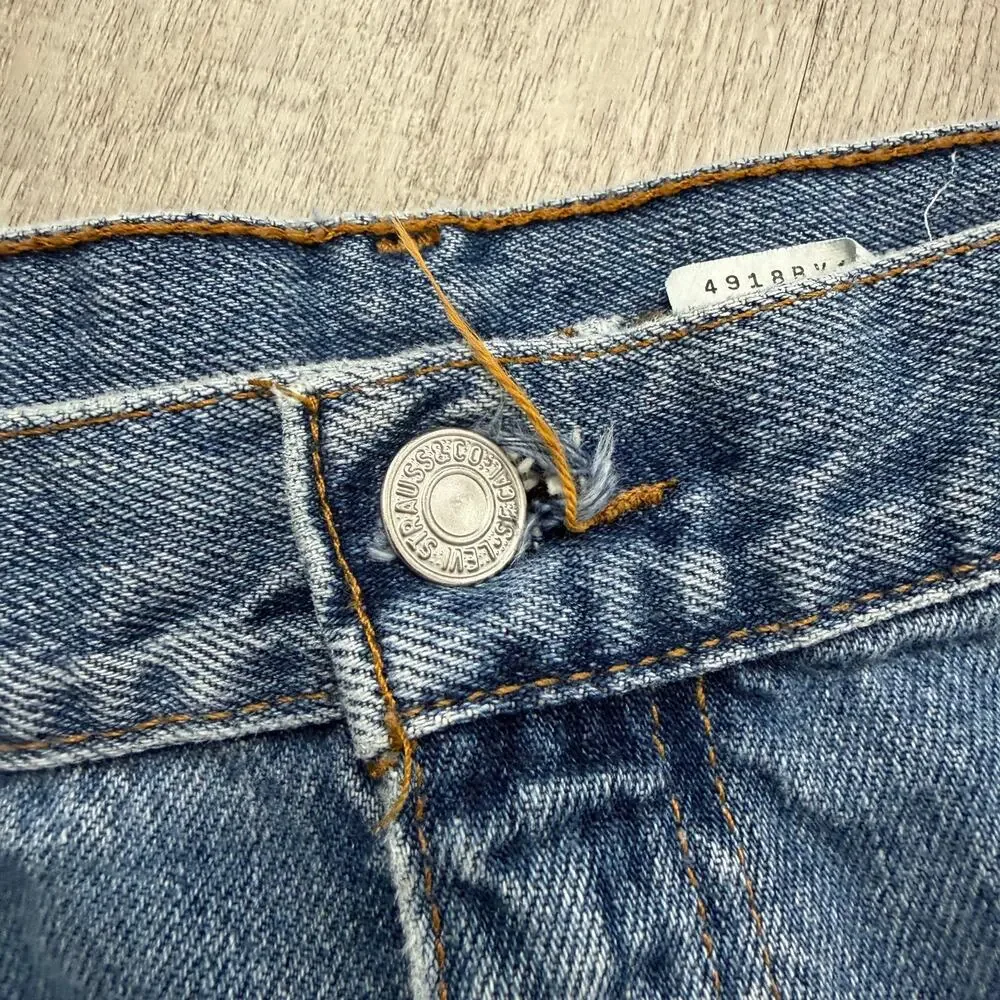 Vintage Levis 505 Regular Fit Straight Leg Jeans Men's 42x32 Blue 2001 Western